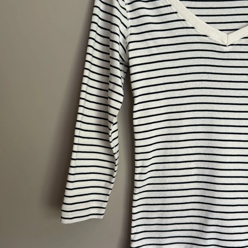 NWT- Three Dots vneck 3/4 sleeve striped shirt Egret & black striped, size XS - Picture 3 of 10